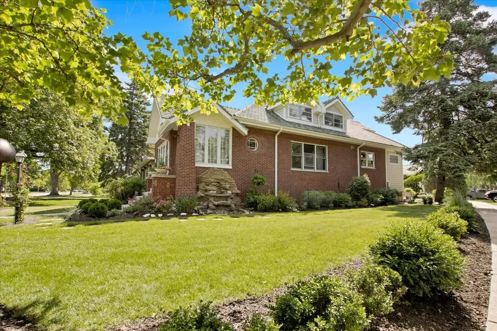5661 North New Hampshire Avenue Chicago IL 60631
