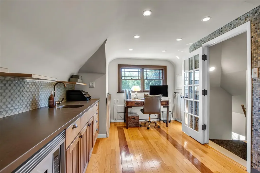 5661 North New Hampshire Avenue Chicago IL 60631