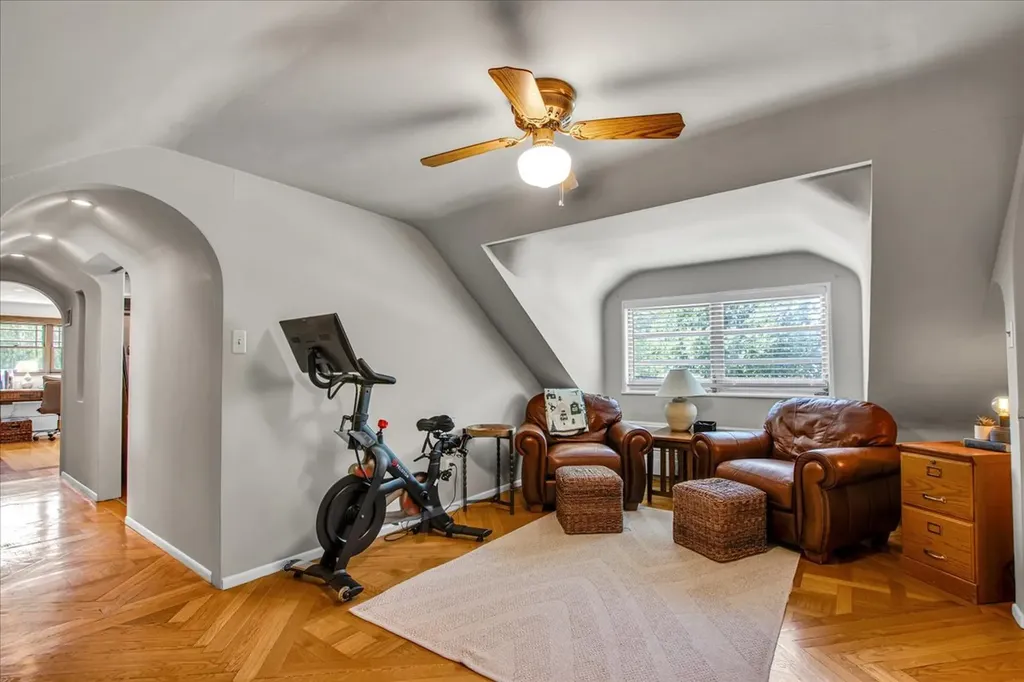 5661 North New Hampshire Avenue Chicago IL 60631