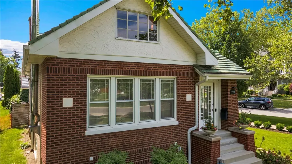 5661 North New Hampshire Avenue Chicago IL 60631