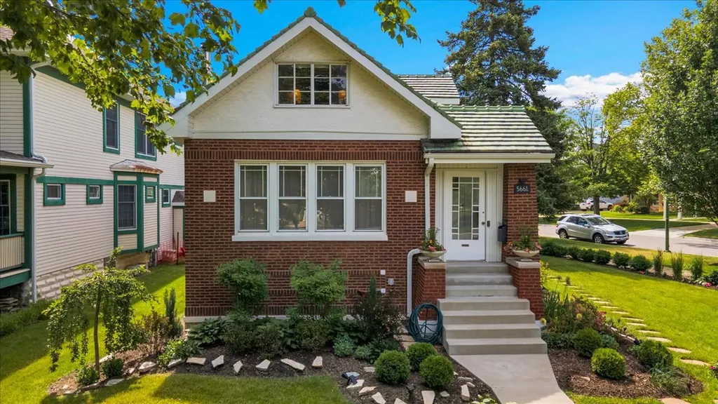 5661 North New Hampshire Avenue Chicago IL 60631