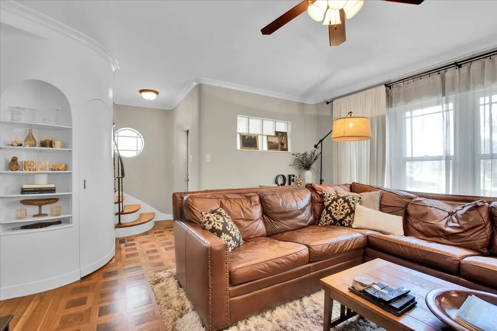 5661 North New Hampshire Avenue Chicago IL 60631