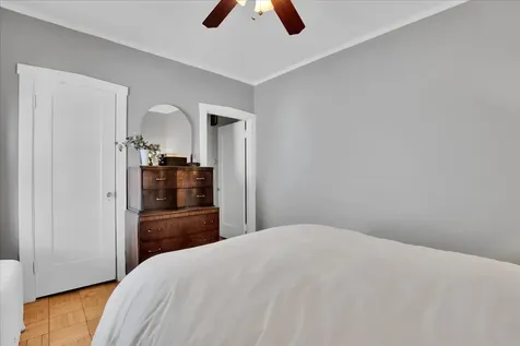 5661 North New Hampshire Avenue Chicago IL 60631