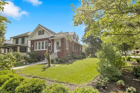 5661 North New Hampshire Avenue Chicago IL 60631