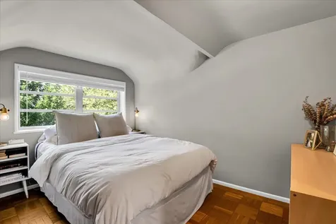 5661 North New Hampshire Avenue Chicago IL 60631