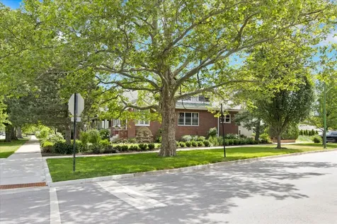 5661 North New Hampshire Avenue Chicago IL 60631