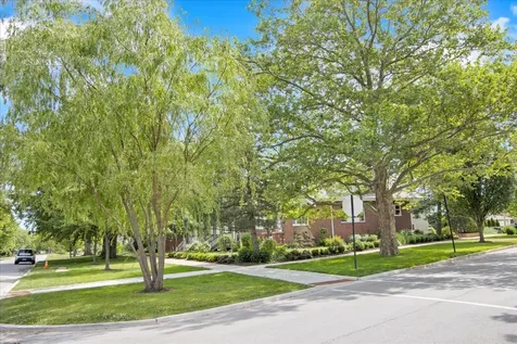 5661 North New Hampshire Avenue Chicago IL 60631