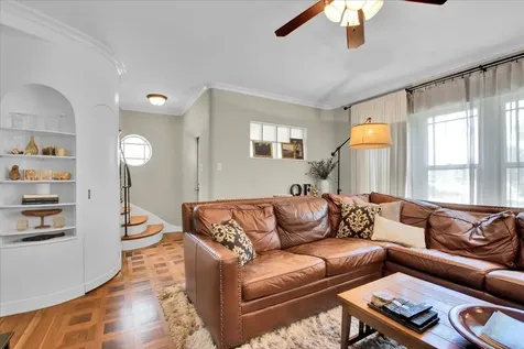 5661 North New Hampshire Avenue Chicago IL 60631