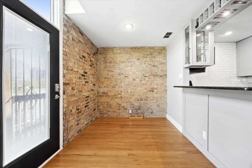 540 West Belden Avenue Chicago IL 60614