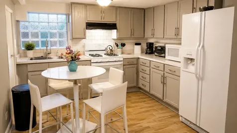 8202 South Muskegon Avenue Chicago IL 60617