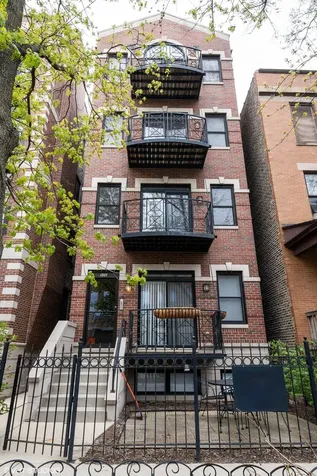 906 West Barry Avenue Chicago IL 60657