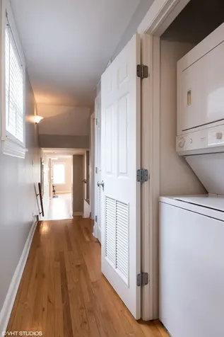 906 West Barry Avenue Chicago IL 60657