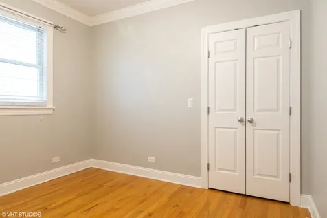 906 West Barry Avenue Chicago IL 60657