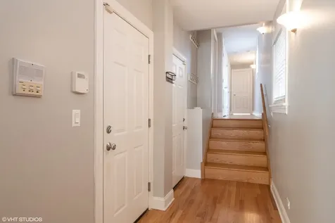906 West Barry Avenue Chicago IL 60657