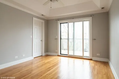 906 West Barry Avenue Chicago IL 60657