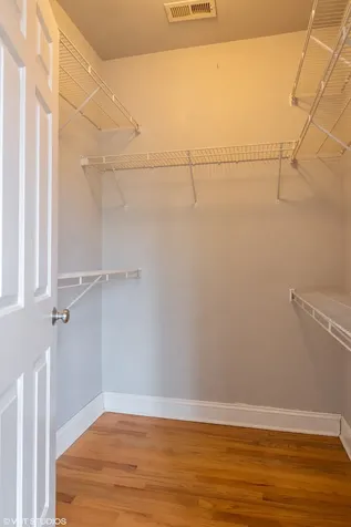 906 West Barry Avenue Chicago IL 60657