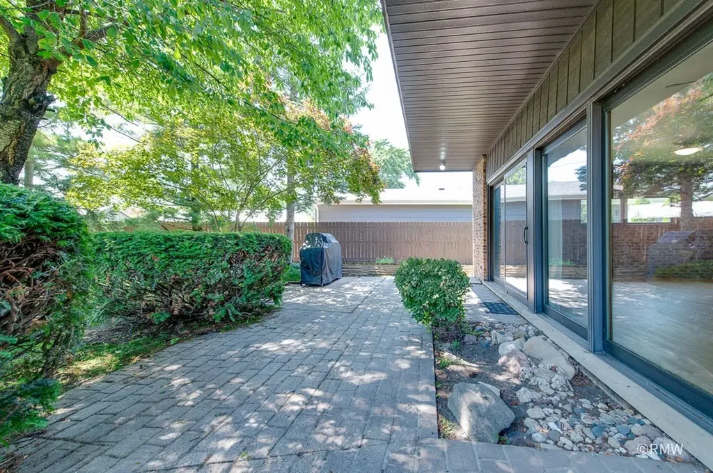 535 East Turner Avenue Roselle IL 60172