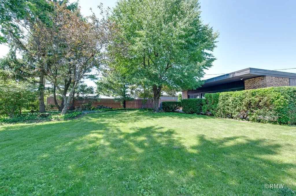 535 East Turner Avenue Roselle IL 60172