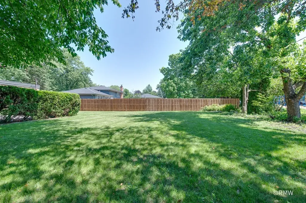 535 East Turner Avenue Roselle IL 60172