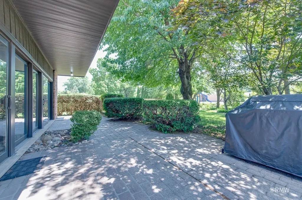535 East Turner Avenue Roselle IL 60172