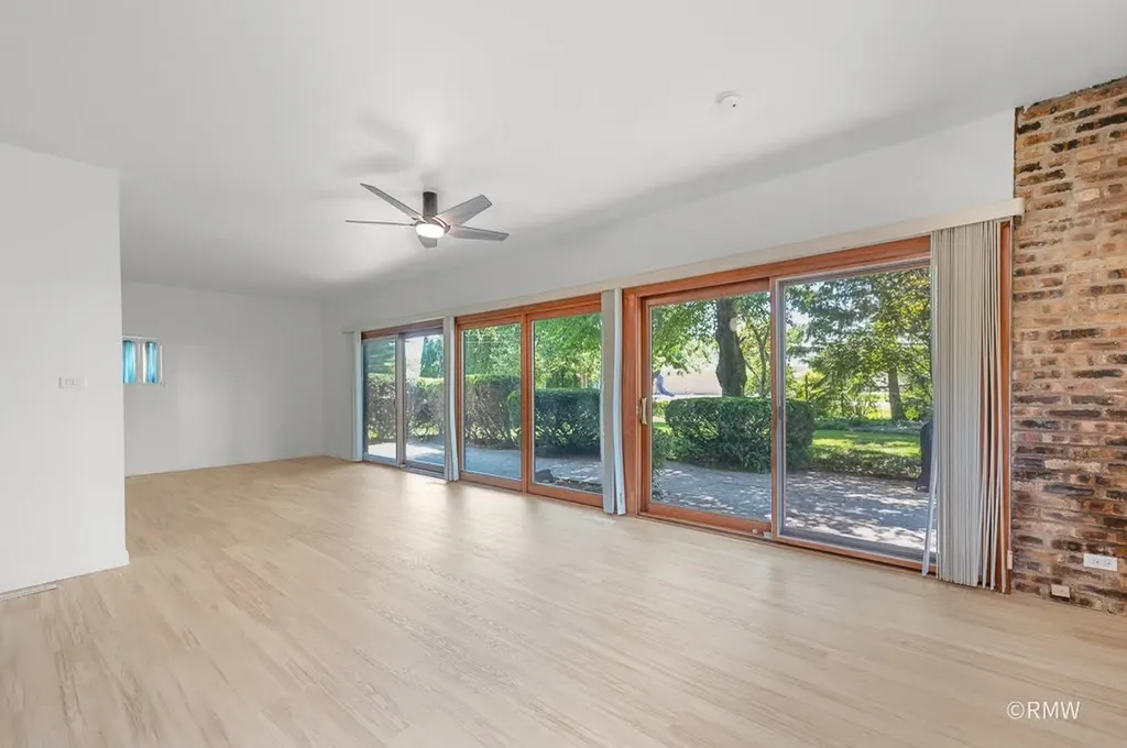 535 East Turner Avenue Roselle IL 60172