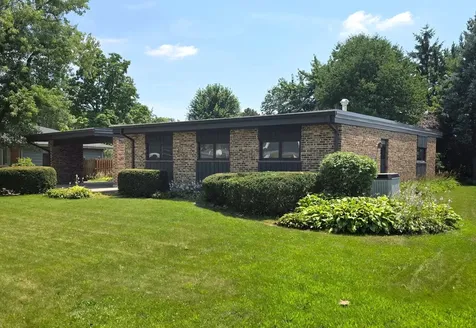 535 East Turner Avenue Roselle IL 60172