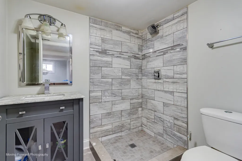 5505 West Thomas Street Chicago IL 60651