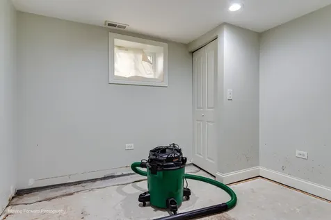 5505 West Thomas Street Chicago IL 60651