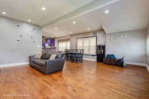 5505 West Thomas Street Chicago IL 60651