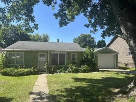 1717 East Lawn Savanna IL 61074