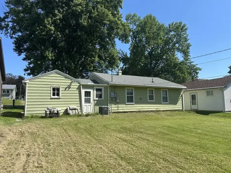 1717 East Lawn Savanna IL 61074
