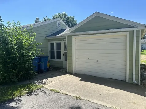 1717 East Lawn Savanna IL 61074