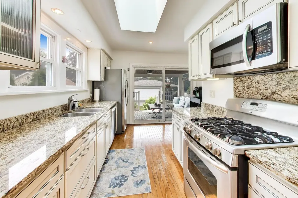 124 East Grantley Avenue Elmhurst IL 60126