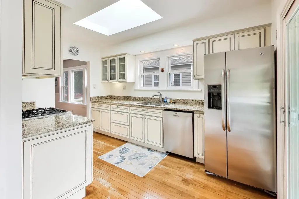 124 East Grantley Avenue Elmhurst IL 60126