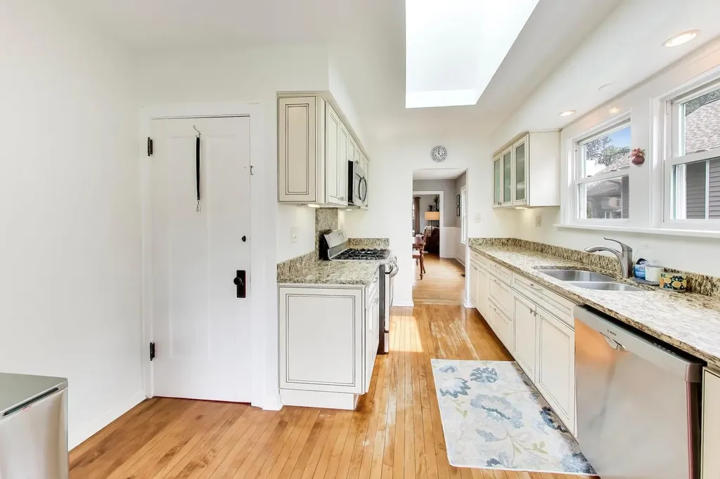 124 East Grantley Avenue Elmhurst IL 60126