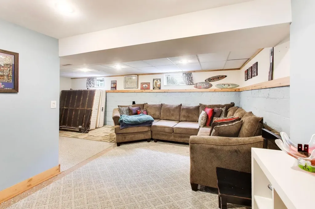 124 East Grantley Avenue Elmhurst IL 60126