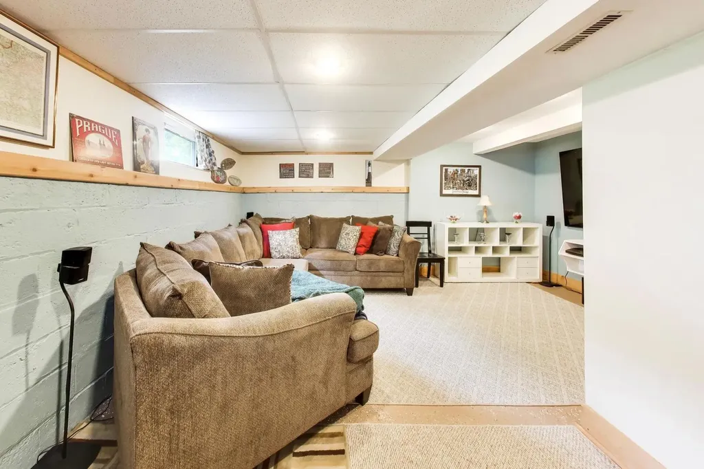 124 East Grantley Avenue Elmhurst IL 60126