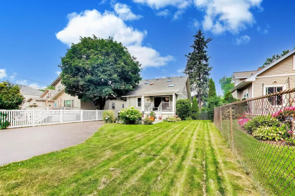 124 East Grantley Avenue Elmhurst IL 60126