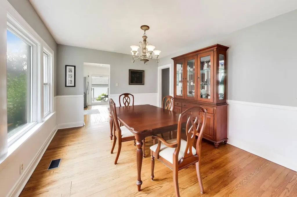 124 East Grantley Avenue Elmhurst IL 60126