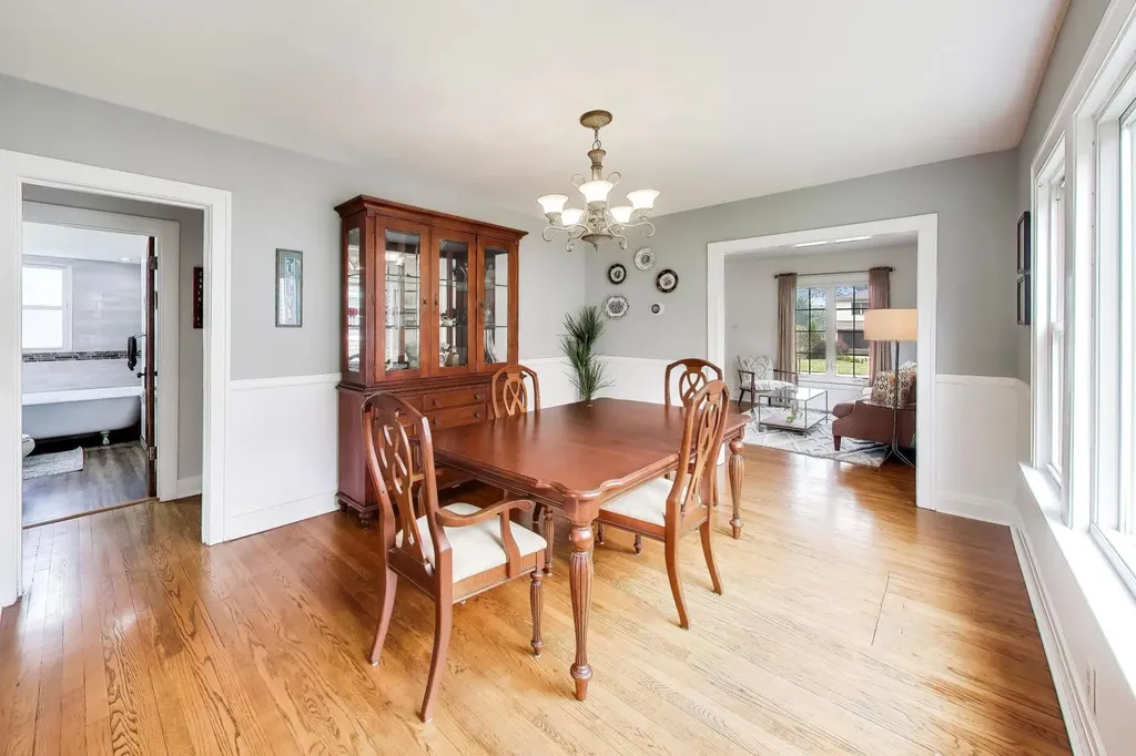 124 East Grantley Avenue Elmhurst IL 60126