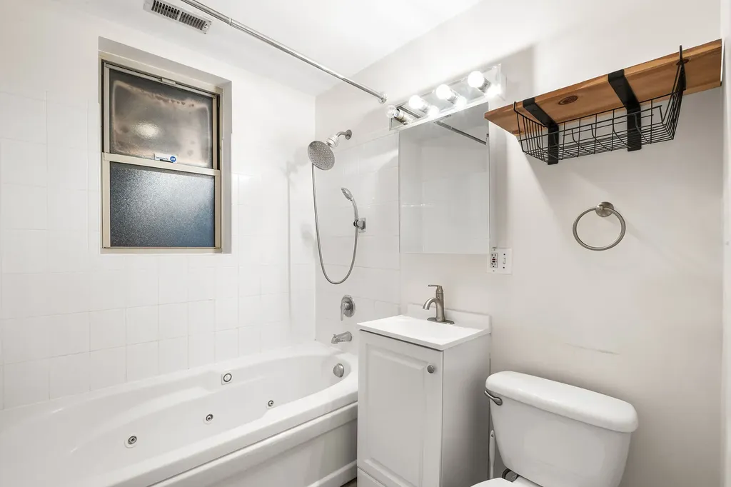 6452 North Bell Avenue Chicago IL 60645