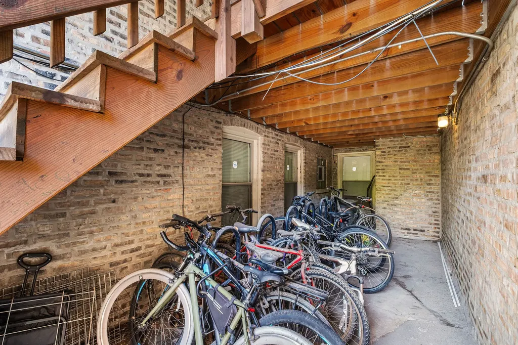 6452 North Bell Avenue Chicago IL 60645