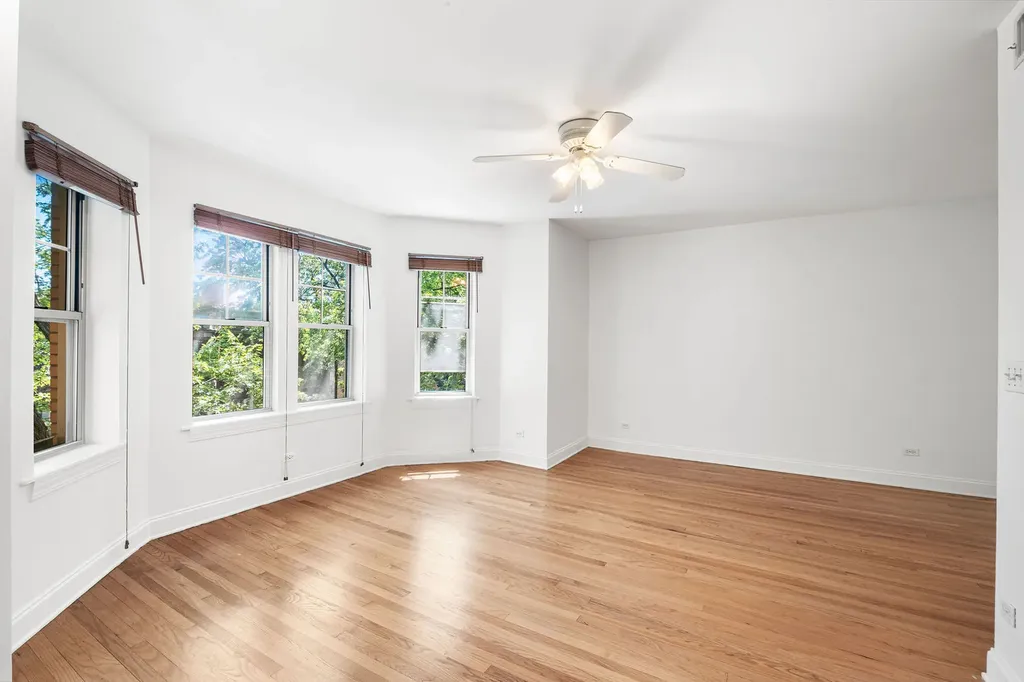 6452 North Bell Avenue Chicago IL 60645