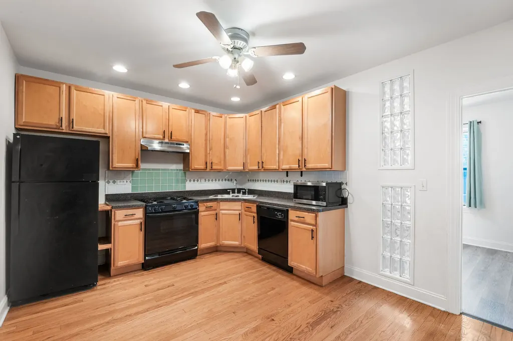6452 North Bell Avenue Chicago IL 60645
