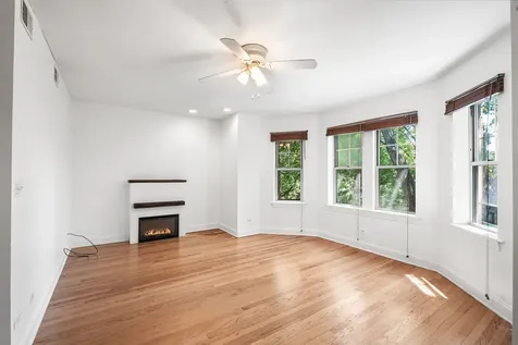 6452 North Bell Avenue Chicago IL 60645