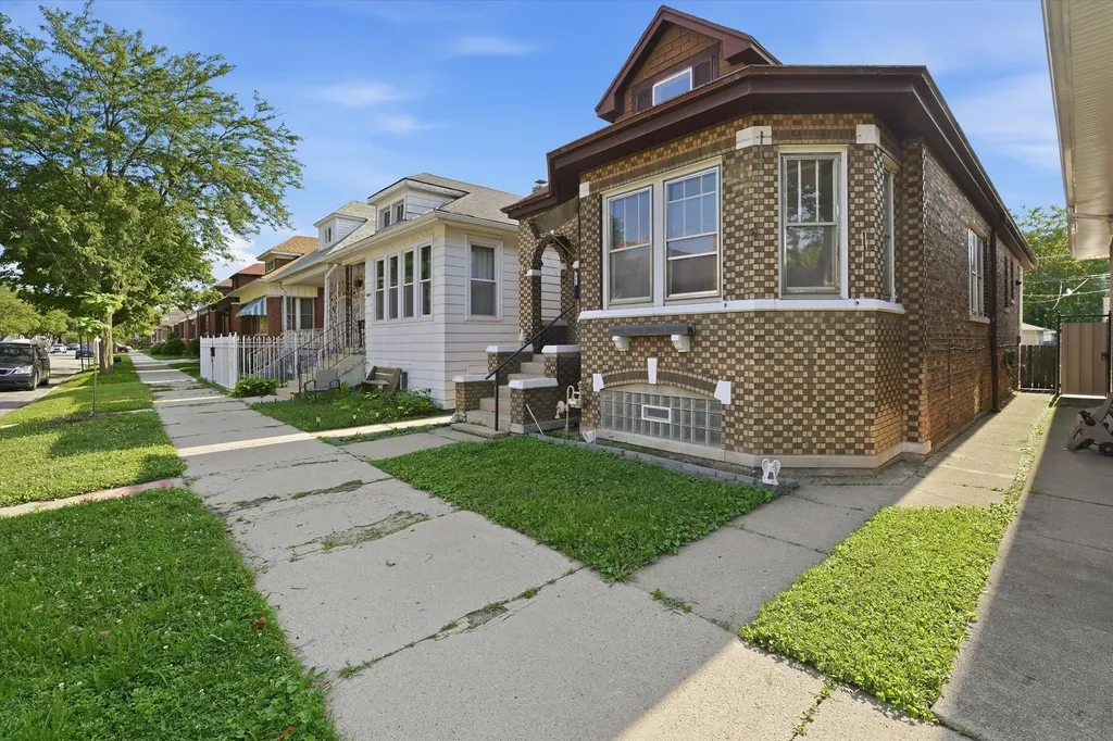 10447 South Avenue G Chicago IL 60617