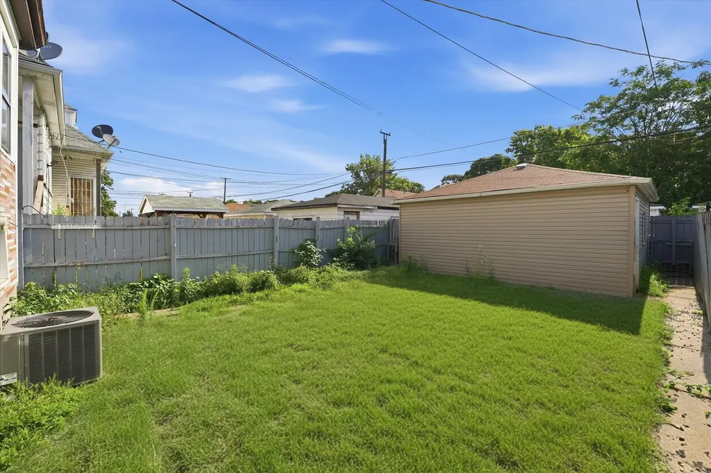 10447 South Avenue G Chicago IL 60617