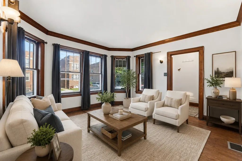 10447 South Avenue G Chicago IL 60617