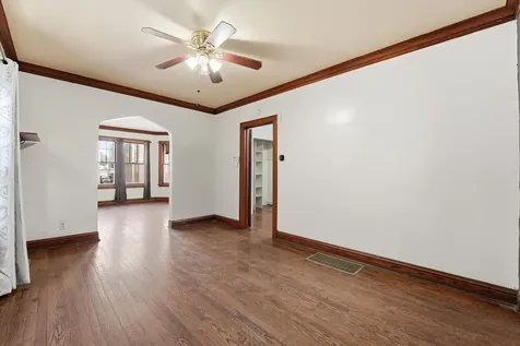 10447 South Avenue G Chicago IL 60617
