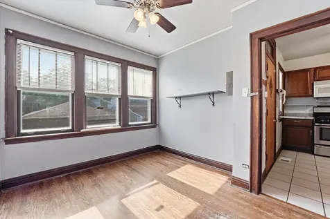 10447 South Avenue G Chicago IL 60617